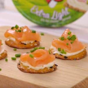 Mini Pretzels With Salmon & Cheese